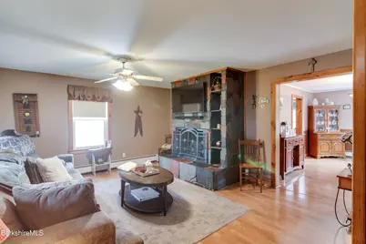 303 Onota St, Pittsfield, MA 01201 - Photo 13