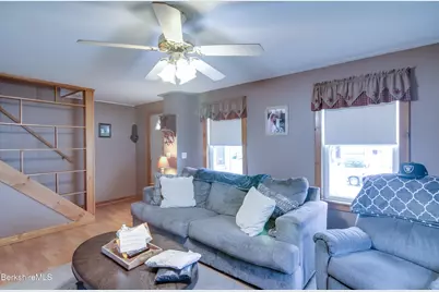 303 Onota St, Pittsfield, MA 01201 - Photo 9
