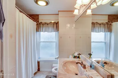 303 Onota St, Pittsfield, MA 01201 - Photo 15