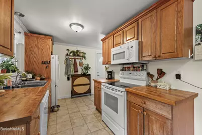 135 Tamarack Ave, Lee, MA 01238 - Photo 9