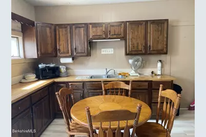 24 Richmond Ave, Pittsfield, MA 01201 - Photo 9