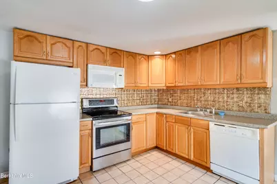 547 Onota St, Pittsfield, MA 01201 - Photo 5