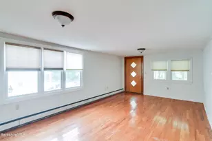547 Onota St, Pittsfield, MA 01201 - Photo 9
