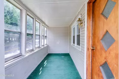 547 Onota St, Pittsfield, MA 01201 - Photo 13