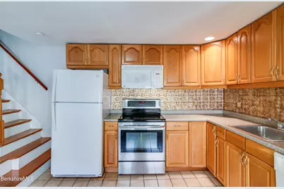 547 Onota St, Pittsfield, MA 01201 - Photo 7