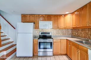 547 Onota St, Pittsfield, MA 01201 - Photo 7