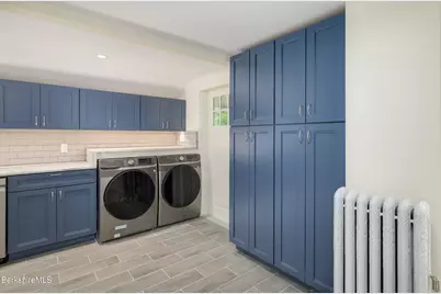 83 Chestnut St #upper, North Adams, MA 01247 - Photo 9