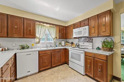 48 Brookside Dr, Pittsfield, MA 01201 - Photo 17