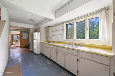 34 Cummings Ave, Pittsfield, MA 01201 - Photo 17