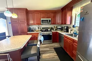 202 Beekman Dr, Agawam, MA 01001 - Photo 5
