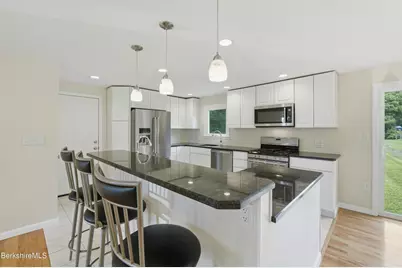 184 Melbourne Rd, Pittsfield, MA 01201 - Photo 9