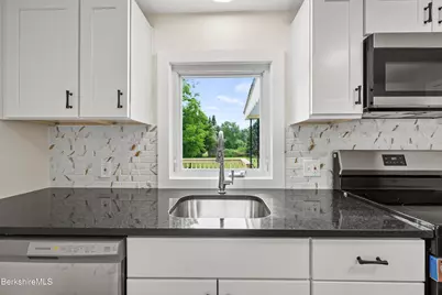 115 Main St, Cheshire, MA 01225 - Photo 9