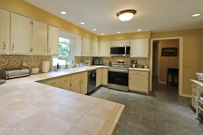 576 Holmes Rd, Pittsfield, MA 01201 - Photo 9