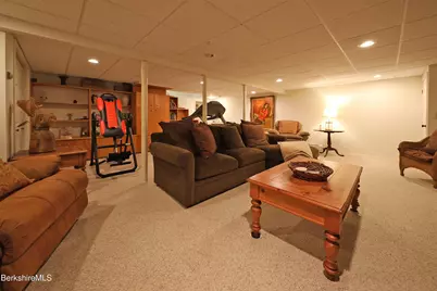 576 Holmes Rd, Pittsfield, MA 01201 - Photo 37