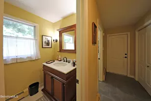 576 Holmes Rd, Pittsfield, MA 01201 - Photo 23