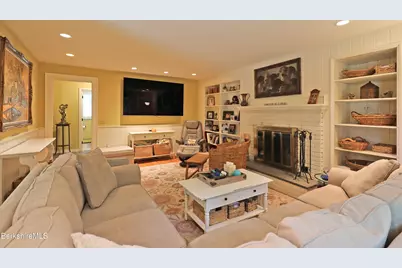 576 Holmes Rd, Pittsfield, MA 01201 - Photo 19