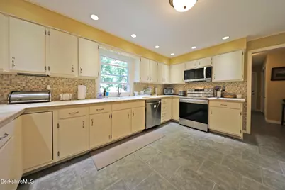 576 Holmes Rd, Pittsfield, MA 01201 - Photo 5