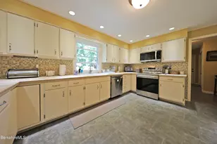 576 Holmes Rd, Pittsfield, MA 01201 - Photo 5