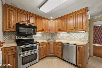 14 Prospect St, Great Barrington, MA 01230 - Photo 13