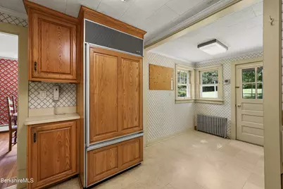 14 Prospect St, Great Barrington, MA 01230 - Photo 11