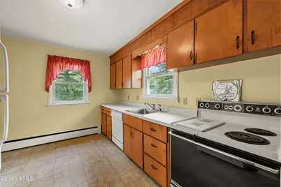 560 Crane Ave, Pittsfield, MA 01201 - Photo 13