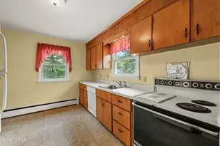 560 Crane Ave, Pittsfield, MA 01201 - Photo 13