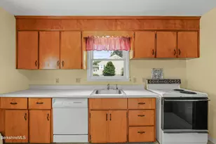 560 Crane Ave, Pittsfield, MA 01201 - Photo 11