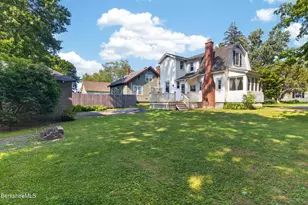 35 Dexter St, Pittsfield, MA 01201 - Photo 9