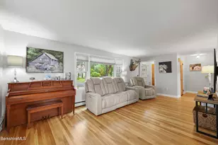 24 Marlboro Dr, Pittsfield, MA 01201 - Photo 5