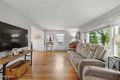 24 Marlboro Dr, Pittsfield, MA 01201 - Photo 11