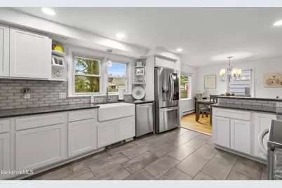 24 Marlboro Dr, Pittsfield, MA 01201 - Photo 17