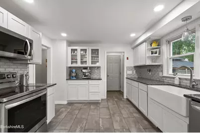 24 Marlboro Dr, Pittsfield, MA 01201 - Photo 19