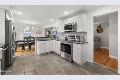 24 Marlboro Dr, Pittsfield, MA 01201 - Photo 23