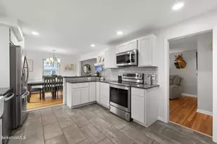 24 Marlboro Dr, Pittsfield, MA 01201 - Photo 23