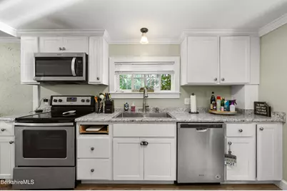 418 N Houghton St, Clarksburg, MA 01247 - Photo 5