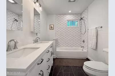 73 Candlewood Dr, Williamstown, MA 01267 - Photo 21