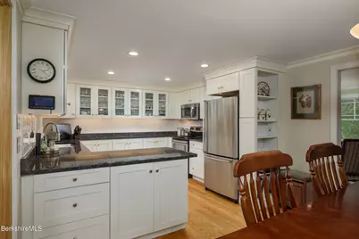 124 Elm St, Williamstown, MA 01267 - Photo 17