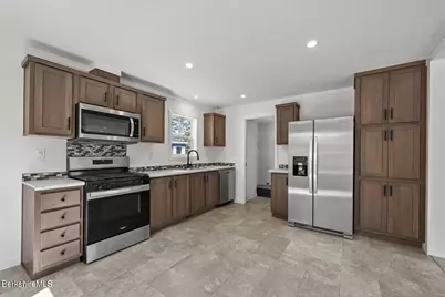 395 Cheshire Rd #106, Pittsfield, MA 01201 - Photo 3