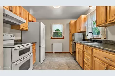 55 Howe Rd, Pittsfield, MA 01201 - Photo 9
