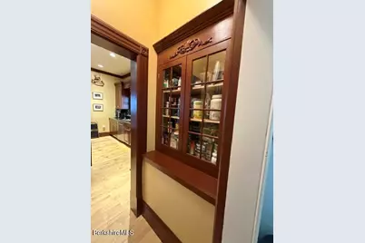 32 Summer St, Adams, MA 01220 - Photo 9