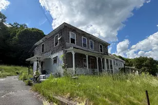 325 Walnut St, North Adams, MA 01247 - Photo 7