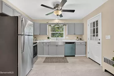 22 Wealthy Ave, Pittsfield, MA 01201 - Photo 9