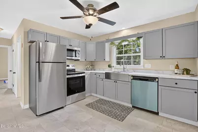 22 Wealthy Ave, Pittsfield, MA 01201 - Photo 7