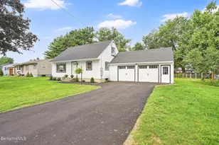 22 Wealthy Ave, Pittsfield, MA 01201 - Photo 13
