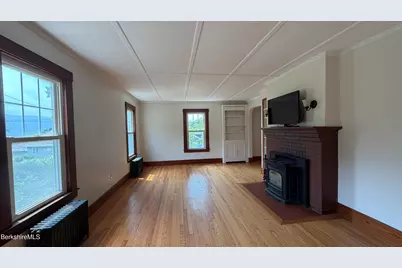47 Beacon St, North Adams, MA 01247 - Photo 7