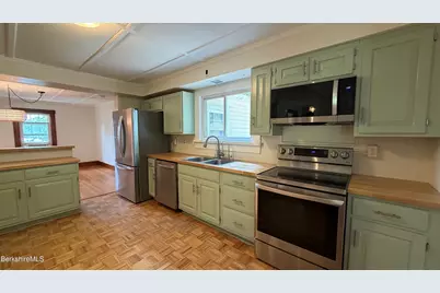 47 Beacon St, North Adams, MA 01247 - Photo 9