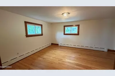 47 Beacon St, North Adams, MA 01247 - Photo 13