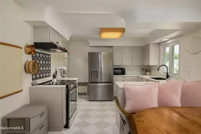 24 Rockland Dr, Pittsfield, MA 01201 - Photo 11