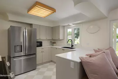 24 Rockland Dr, Pittsfield, MA 01201 - Photo 9