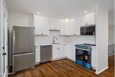 142 Franklin St, North Adams, MA 01247 - Photo 13